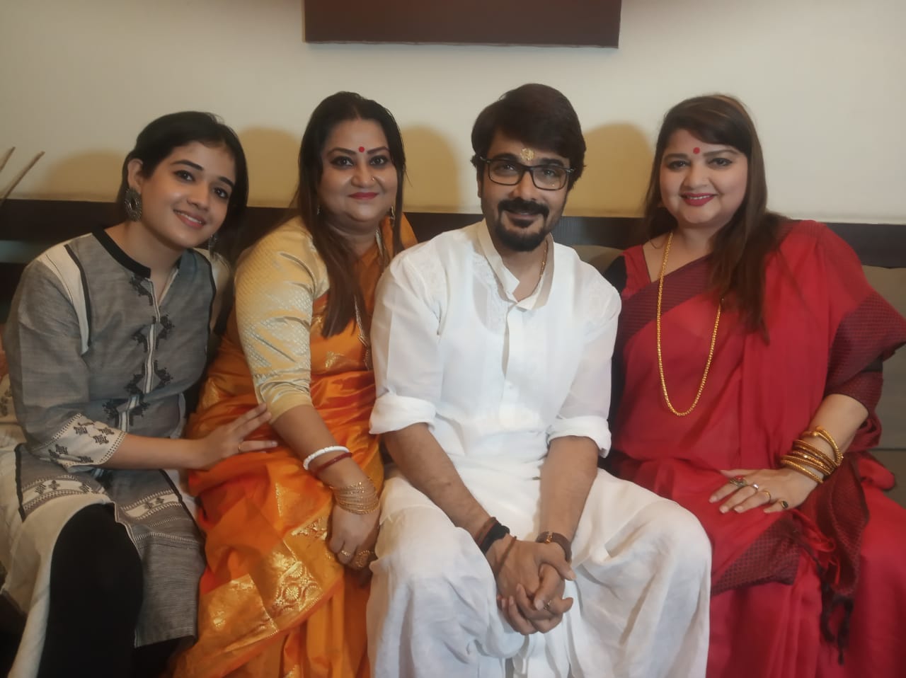 টলিউডে “কাকাবাবু”র ভাইফোঁটা, দেখুন আরিয়ান ও প্রসেনজিৎ-এর বাড়ির ছবি ….