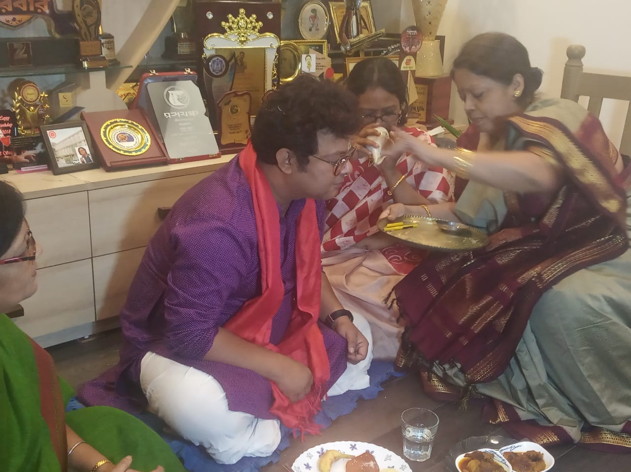 বাড়িতে বসেই ভাইফোঁটা নিলেন সিধু….