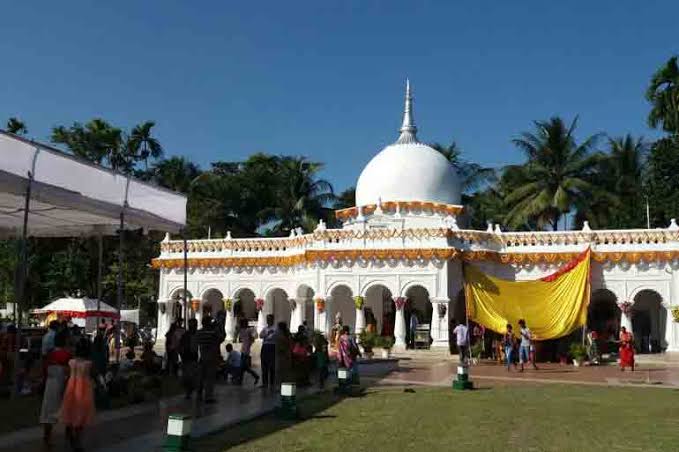 হেমন্তিকার আবেশ নিয়ে আকাশে রূপোর চাঁদ, মদনমোহনজির রাসে মাতোয়ারা কোচবিহার…