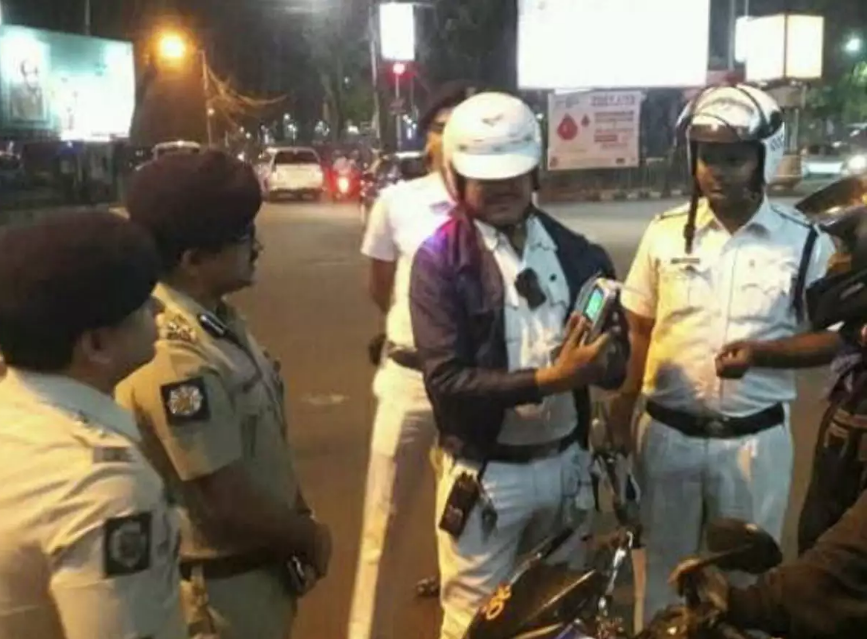 হায়দরাবাদের পুনঃরাবৃত্তি চায় না কলকাতা, রাতভর রাস্তায় পুলিশের বিশেষ বাহিনীর টহল…..