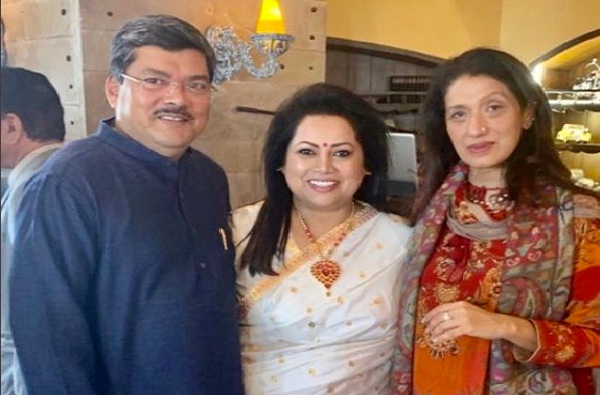 ৬০ বছর বয়সে বিয়ে করলেন কংগ্রেস নেতা মুকুল ওয়াসনিক