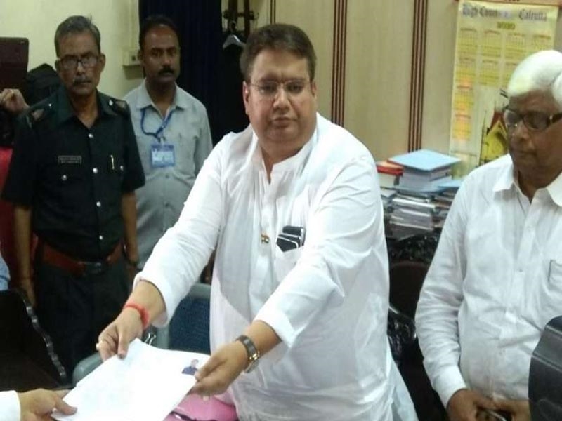 খেলার আগেই খেলা শেষ, দীনেশের মনোনয়ন বাতিল, কার্যত ওয়াকওভার পেলেন বিকাশ
