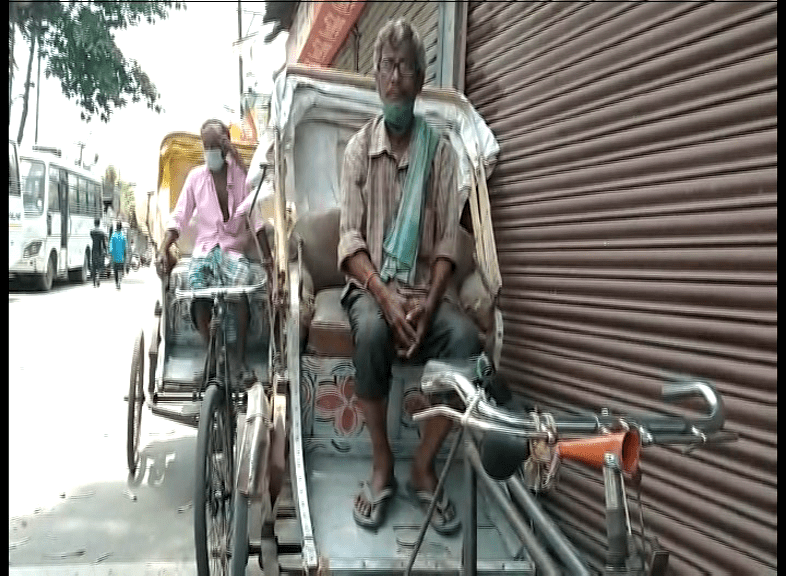 বিলুপ্তির পথে প্যাডেল রিক্সা