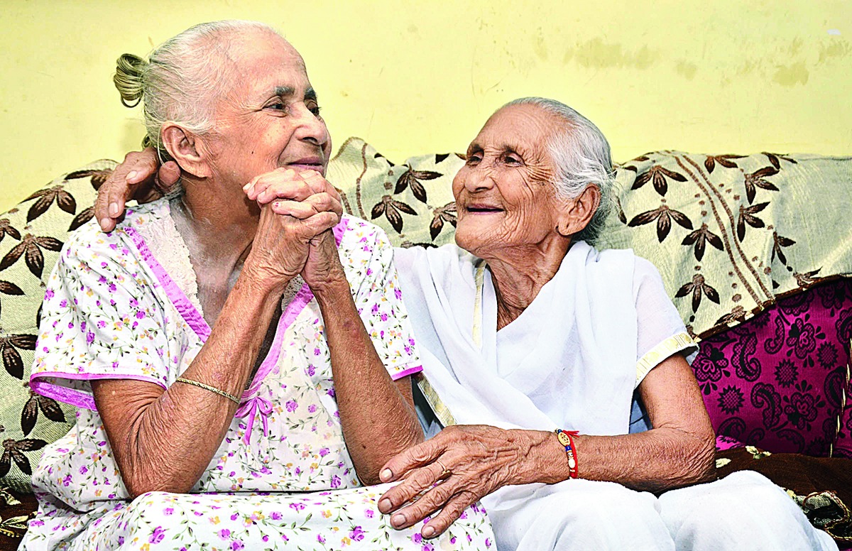 বাবা-মাকে রাখা যাবে না বৃদ্ধাশ্রমে, নতুন আইন আনতে চলেছে অসম সরকার