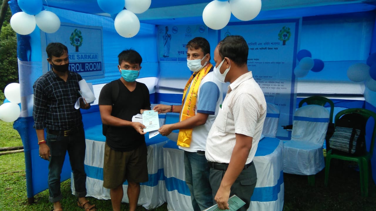 দূর্গম বক্সা ফোর্টে এ দুয়ারে সরকার ক্যাম্প। বৃষ্টি উপেক্ষা করেই হাজির তিন শতাধিক