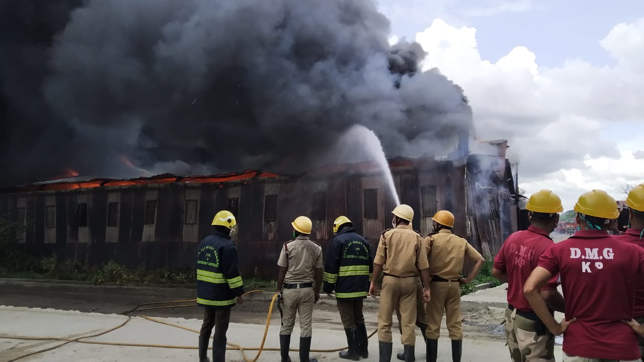 বিধ্বংসী আগুন গার্ডেনরিচের এফসিআইয়ের গোডাউনে