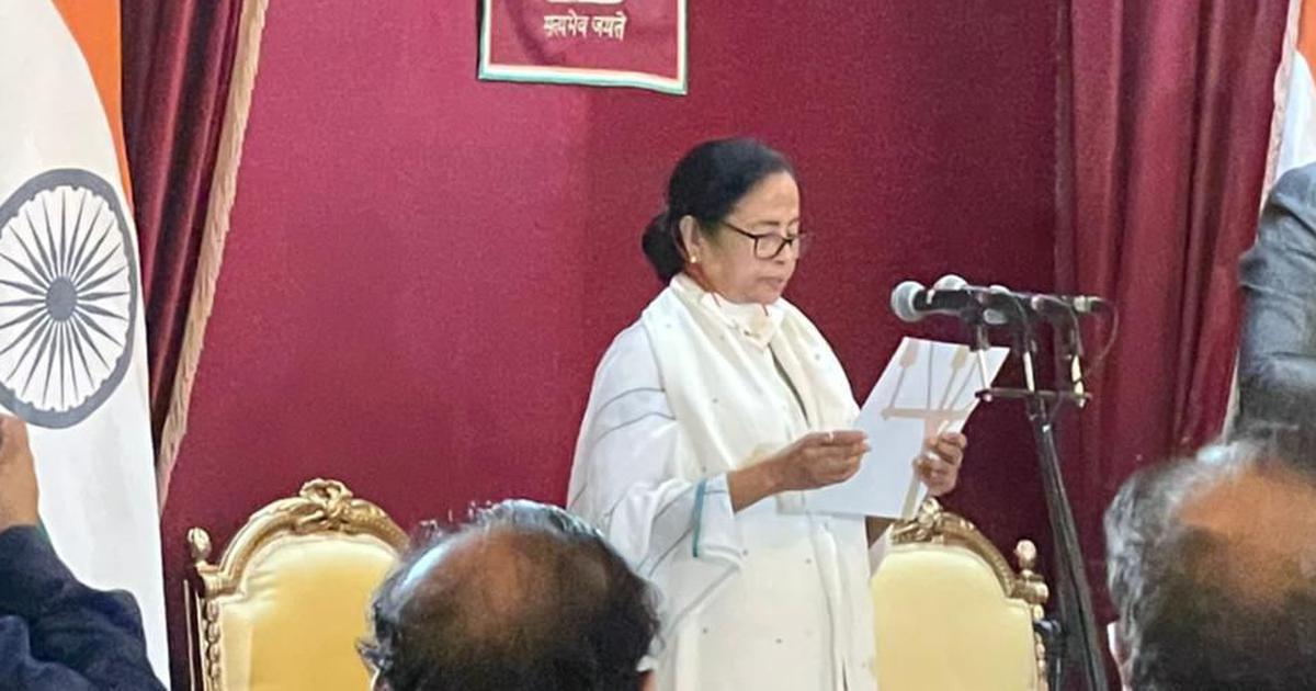 Mamata Banerjee’s Oath taking : মমতার শপথ গ্রহণে জটিলতা অব্যাহত। অনুমতি ঝুলিয়ে রাখলেন রাজ্যপাল।