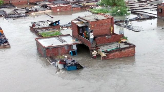 প্রবল বৃষ্টিতে ভাসছে উত্তরাখণ্ড