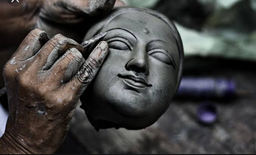 পুজোর শেষবেলায় লাভের মুখ দেখছে প্রতিমা রং ব্যবসায়ীরা