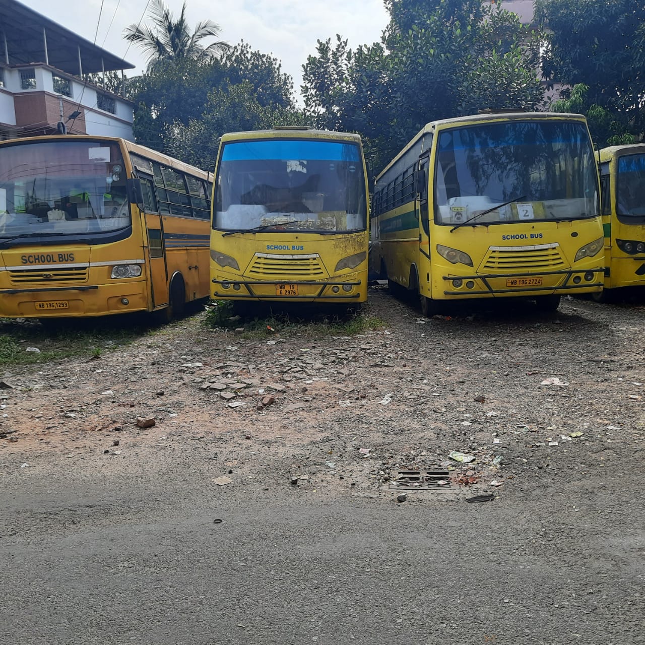 উদ্বিগ্ন স্কুল বাস মালিকরা