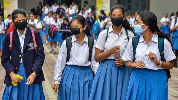 করোনা আবহে শুরু হচ্ছে পঠনপাঠন।কোভিড বিধি মেনে চলতে স্কুলগুলিকে পাঠানো হল নির্দেশিকা