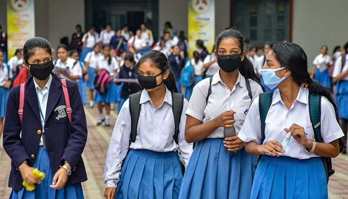 ওমিক্রনের থাবা এবার বাংলাদেশে, ফের বন্ধ হতে পারে স্কুল!