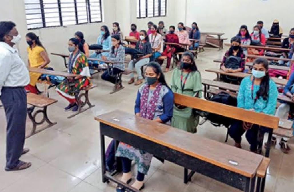 পড়ুয়াদের আত্মহত্যা ঠেকাতে হস্টেল থেকে খোলা হচ্ছে সিলিং ফ্যান!