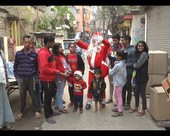সান্তার আড়ালে কৃষ্ণ বৈরাগী