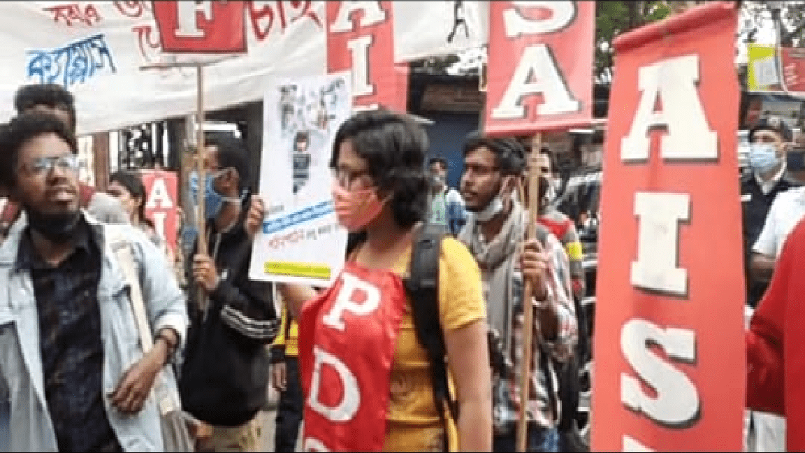 ছাত্র  সংগঠন গুলির দফায় দফায় বিক্ষোভে মঙ্গলবার  সরগরম থাকলো কলেজস্ট্রীট চত্ত্বর