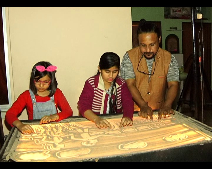 নিঃশব্দ পৃথিবীতে শিল্পের পথচলা