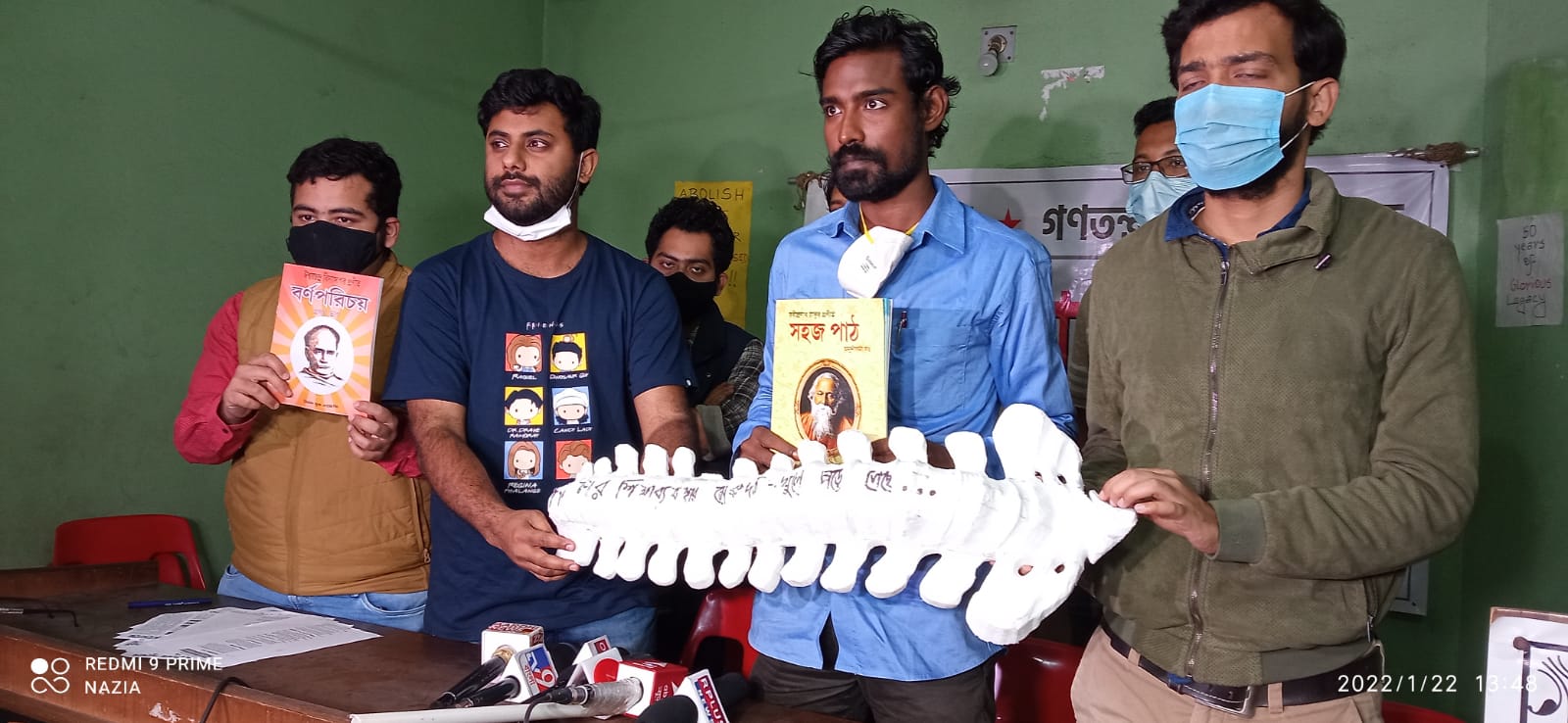 খুলতে হবে স্কুল, নইলে  আইন অমান্যের হুঁশিয়ারি এসএফআইয়ের
