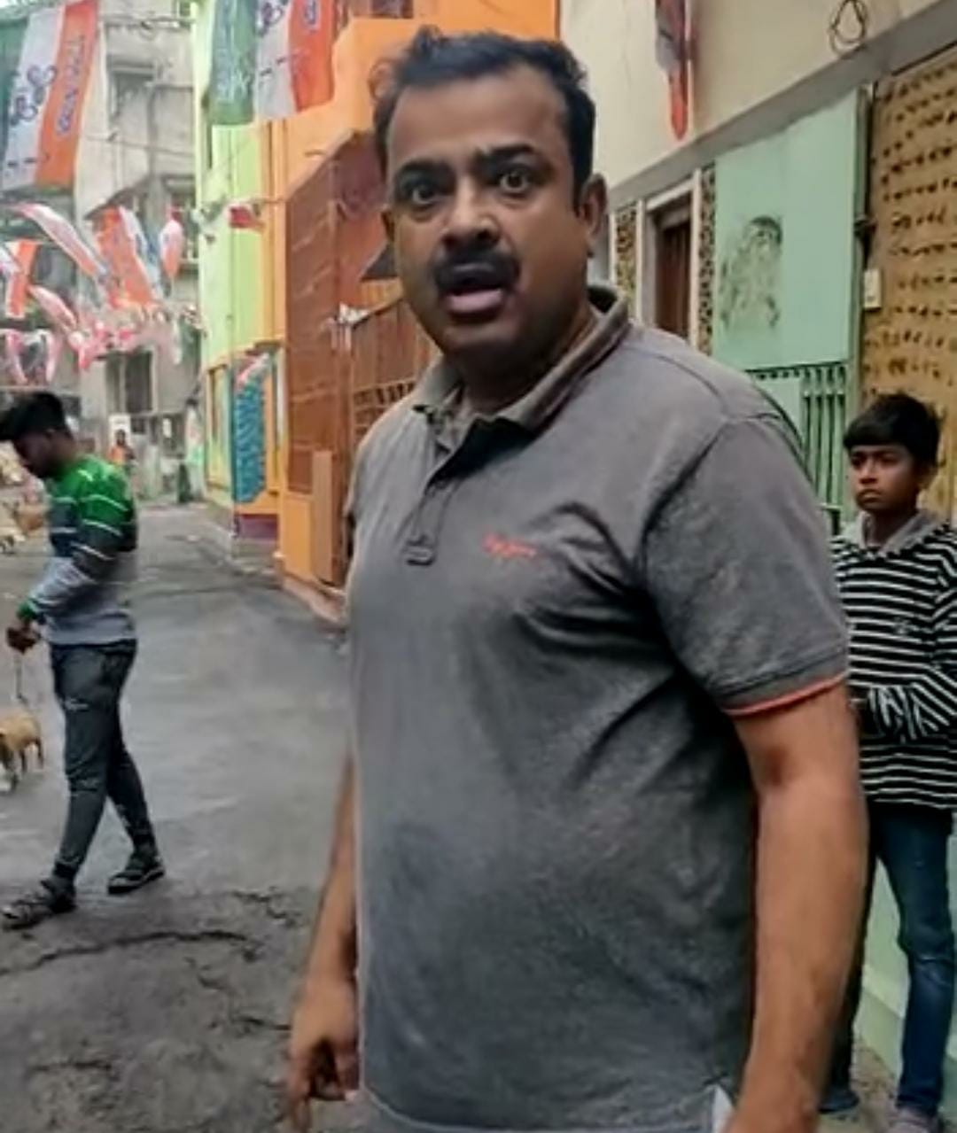রাস্তার সারমেয়দের খাওয়ানোয় শ্লীলতাহানির শিকার অধ্যাপিকা, গ্রেফতার ১