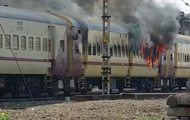 রেলের নিয়োগকে কেন্দ্র করে উত্তপ্ত বিহার