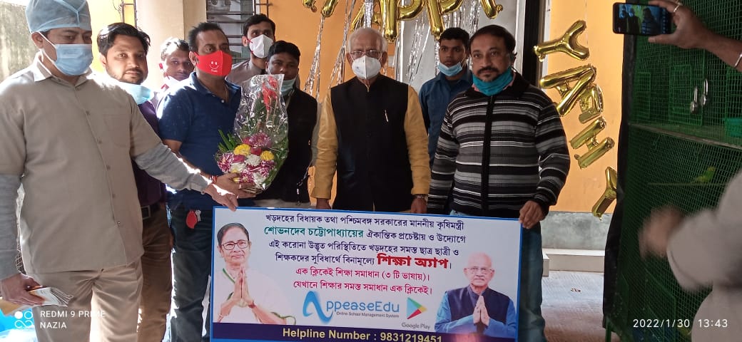 নিজের জন্মদিনে খরদাহ বিধানসভা কেন্দ্রের পড়ুয়াদের বিশেষ  উপহার শোভনদেব চট্টোপাধ্যায়ের