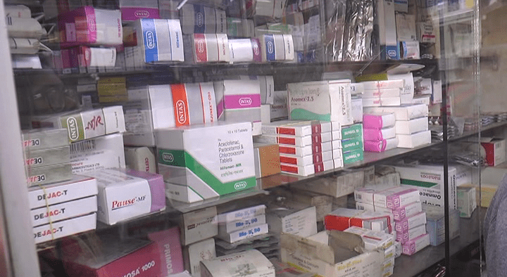 Medicine Price Increase : মাত্রাতিরিক্ত বেড়েছে ওষুধের দাম, নাভিশ্বাস উঠছে ক্রেতা-বিক্রেতার