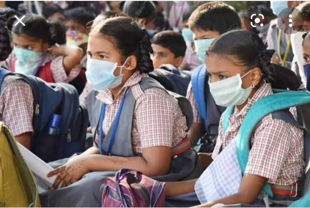 খুলছে প্রাথমিক থেকে উ্চ্চ প্রাথমিকের স্কুল, দু বছর পর খুদে পড়ুয়ারা ফিরছে ক্লাসরুমে