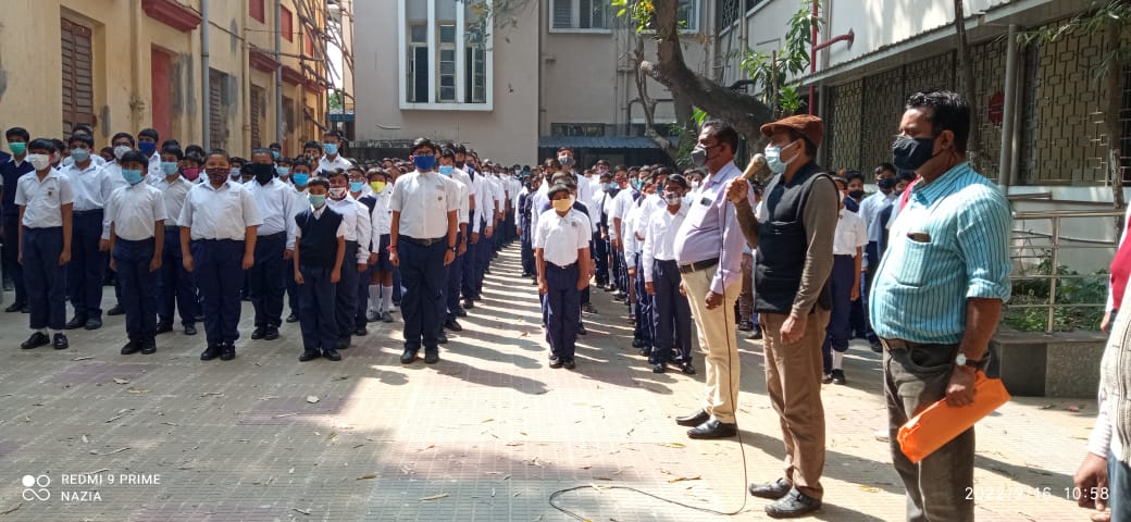 ক্লাসরুমে ফিরল খুদেরা, অফলাইন ক্লাসে ফিরে পেল স্কুল জীবন