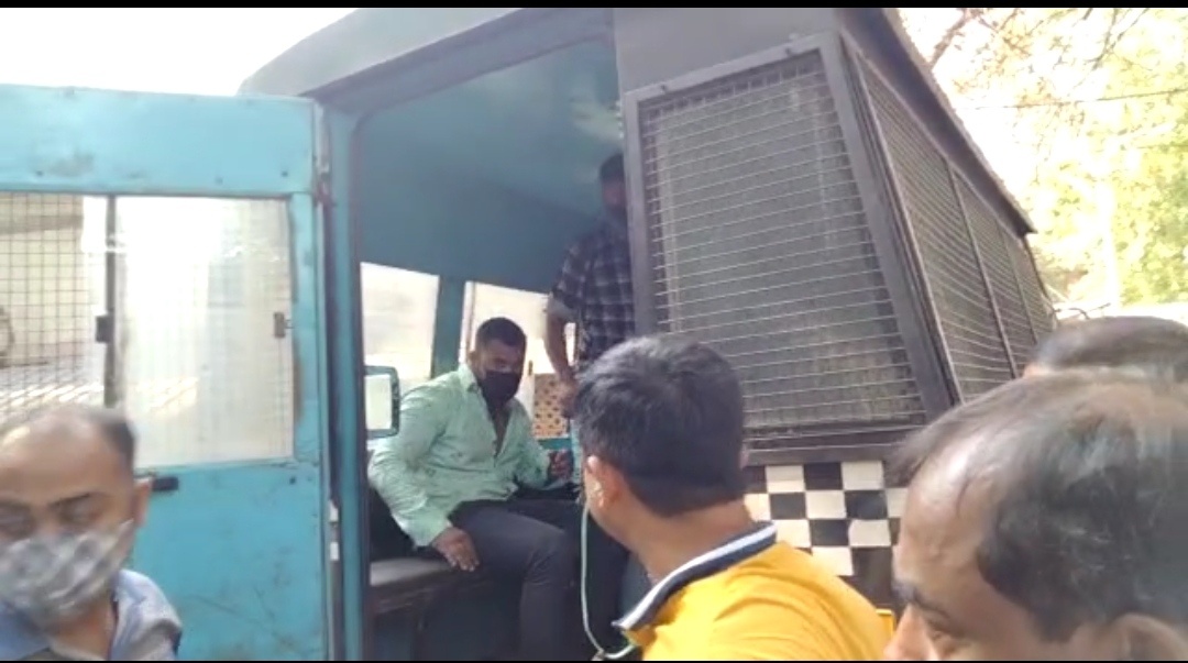 পুলিশের বিরুদ্ধে মারধরের অভিযোগ, জেরায় উপস্থিত থাকবে অভিযুক্তের আইনজীবী