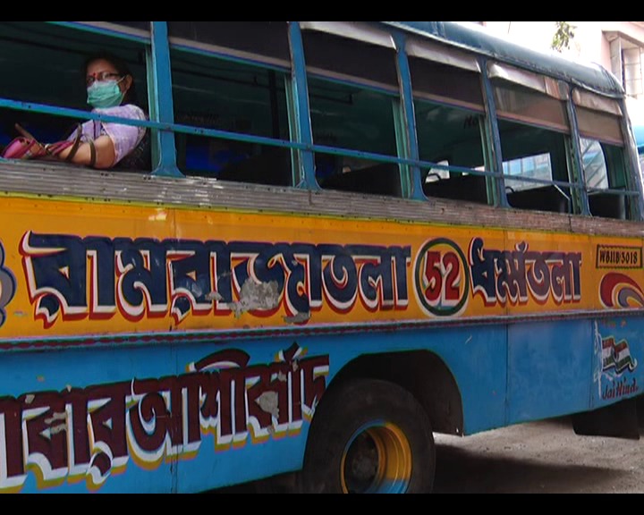 ৫২ নং বাস রুট- শতবর্ষ পার করল। রামরাজাতলা থেকে ধর্মতলা পর্যন্ত এই প্রাচীন বাসরুট টি আজও ইতিহাস বহন করে চলেছে।