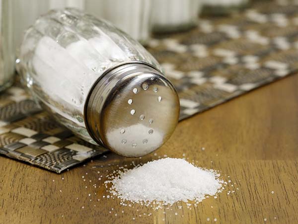 শরীর সুস্থ রাখতে কতটা নুন খাবেন?