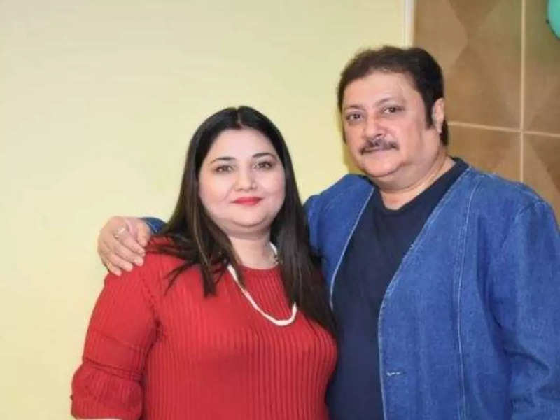 আবেগের পোস্ট অভিষেকের স্ত্রীয়ের