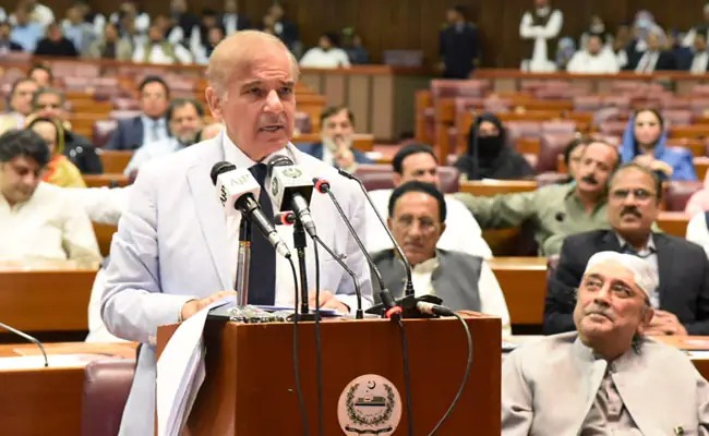 দুদিন সরকারি ছুটি নয়, ঘোষণা নতুন প্রধানমন্ত্রীর