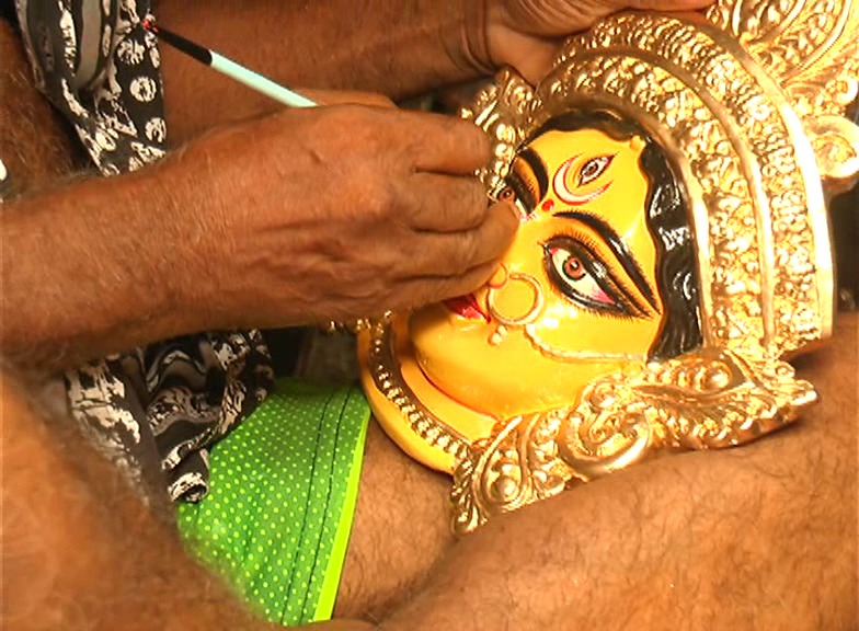 আমেরিকা, জাপান, শিকাগোর মাটিতে পা রাখবে দেবী দূর্গা। তারই তোরজোড় কুমোরটুলিতে।
