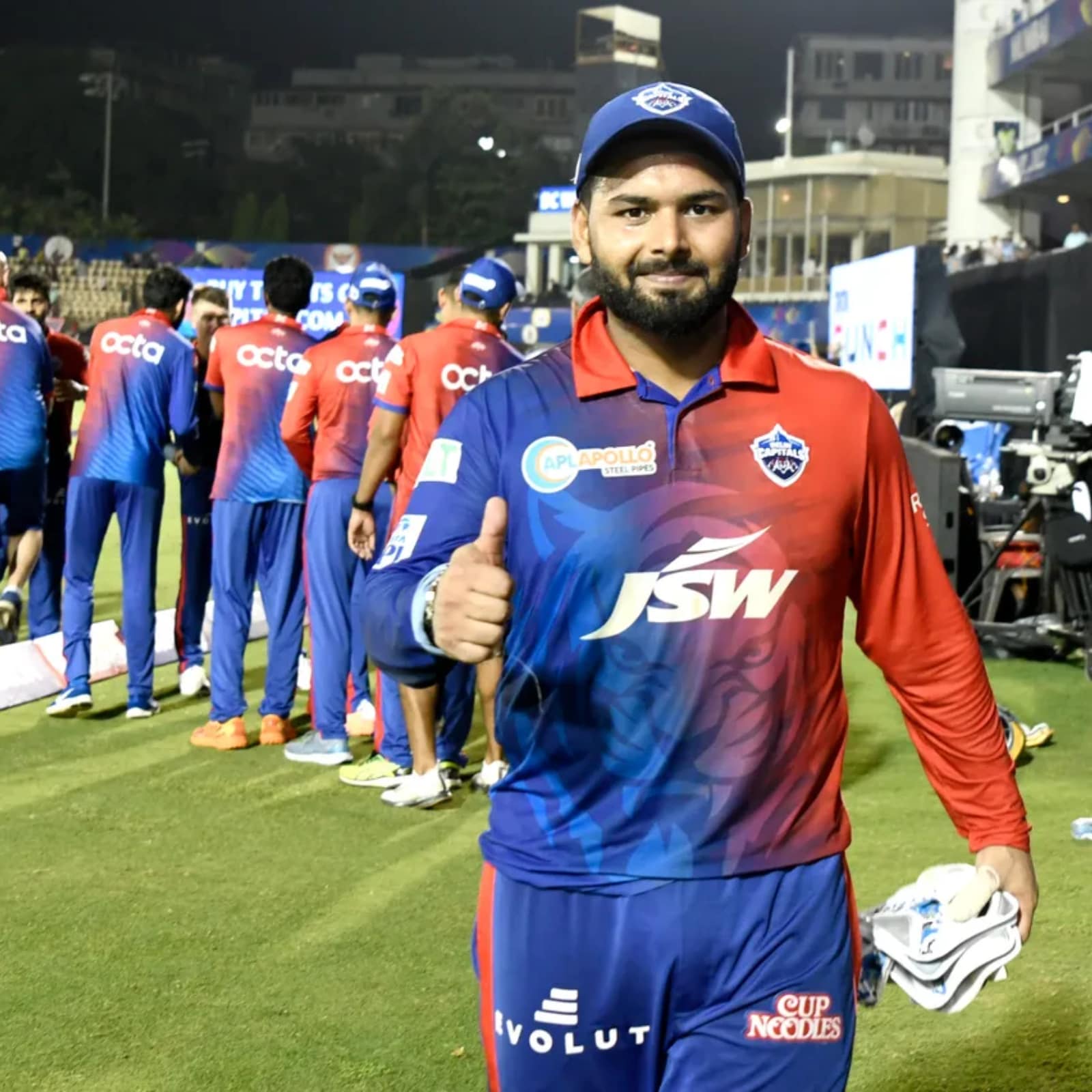 করোনার কাঁটা আইপিএলে, বদলে গেল ম্যাচের ভেনু