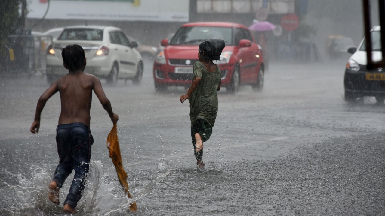 Weather Update : আগামীকাল কি ভিজবে রাজ্য ? – উত্তরের অপেক্ষায় সকলে