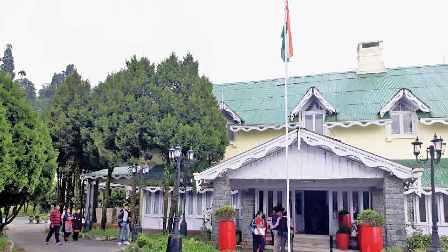 পাহাড়ে নির্বাচন হচ্ছেই। সর্বদলীয় বৈঠকে জানালো রাজ্য।