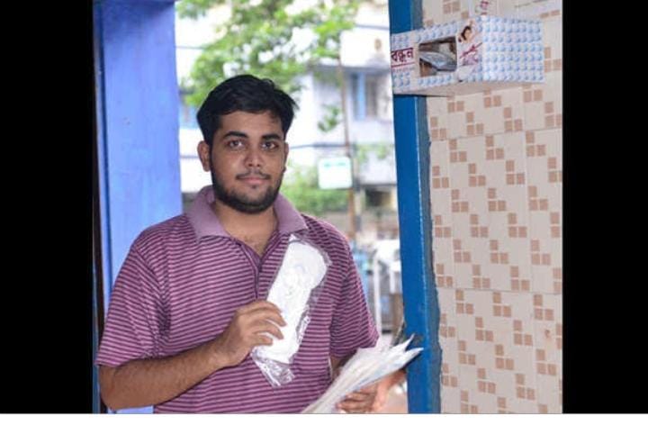 নারী সমস্যা সহায় হতে কলকাতা প্যাডম্যান এর নয়া উদ্যোগ, ন্যাপকিনের সঙ্গে চিরকুটের বার্তা।