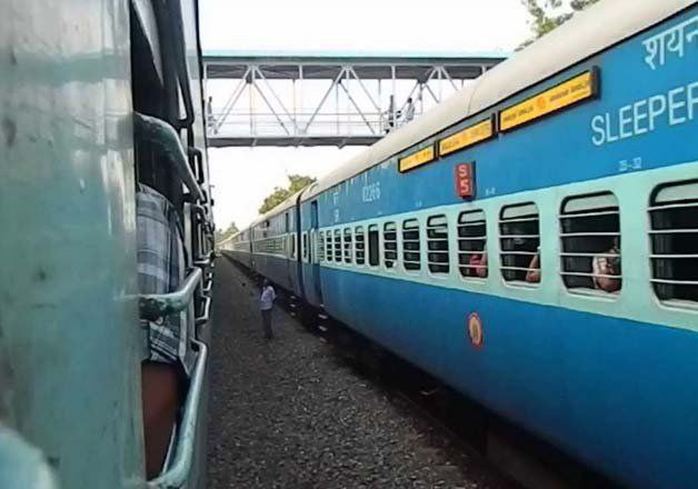 এবার ট্রেনের শৌচালয় নজর রাখবে ভারতীয় রেল