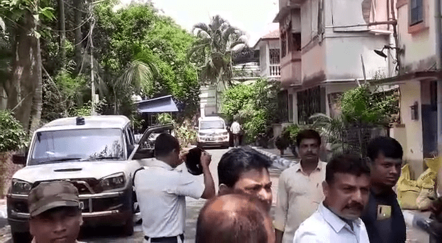 প্রথম দফার বয়ানে অসন্তুষ্ট – বুধবার ফের সিবিআই আধিকারিকদের মুখোমুখি পার্থ
