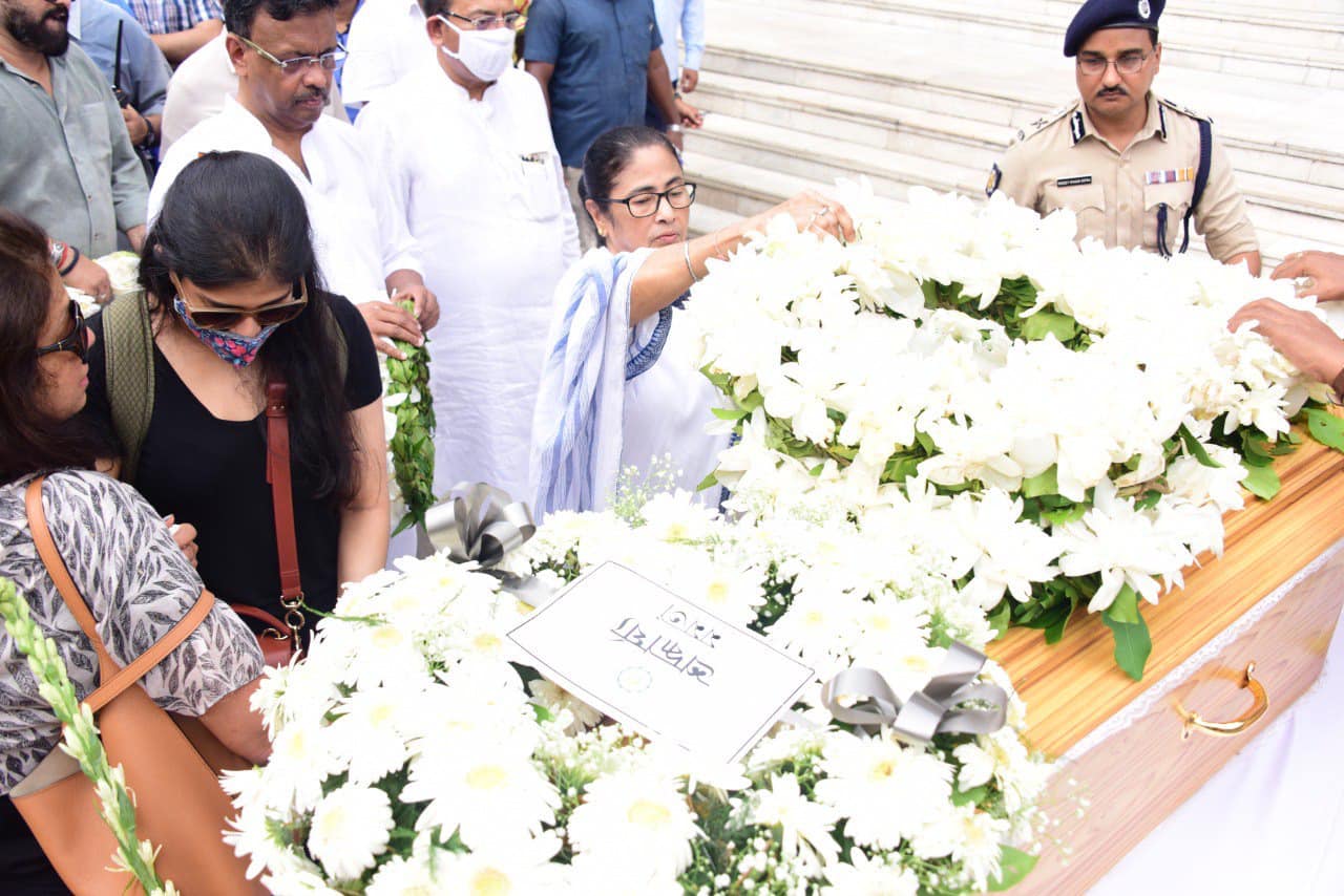 গান শোনাতে এসেছিলেন – ‘গান’স্যালুট নিয়ে, শ্রোতাদের কান্নায় কলকাতা ছাড়লেন নিথর কে কে