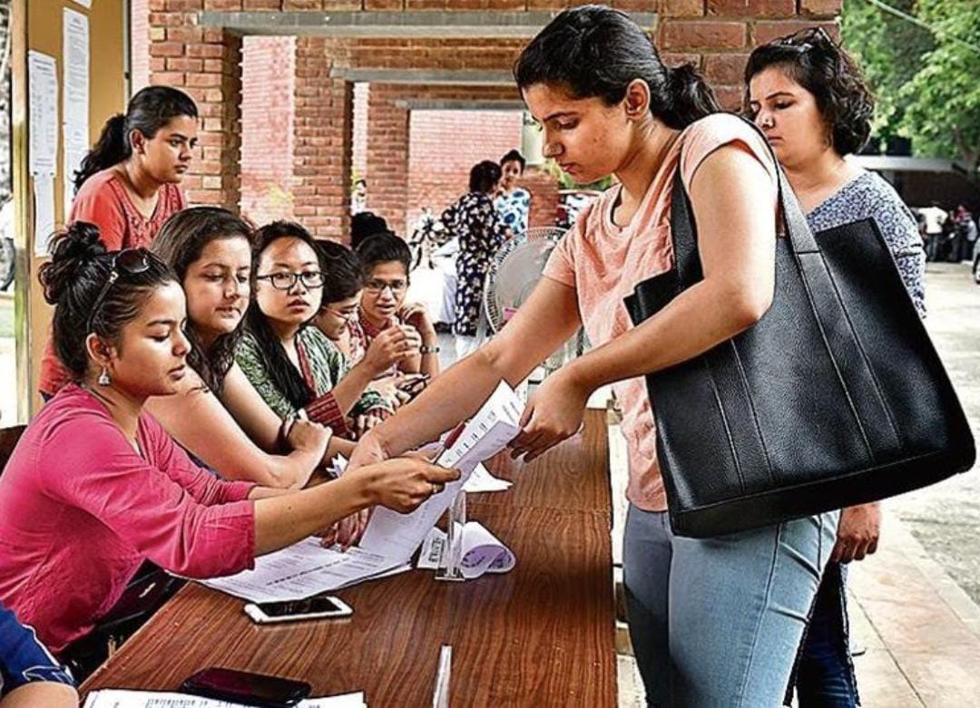 কেন্দ্রীয় ভাবে অনলাইনে ভর্তি প্রক্রিয়া নিয়ে উপাচার্যদের সঙ্গে বৈঠকে বসবেন শিক্ষামন্ত্রী