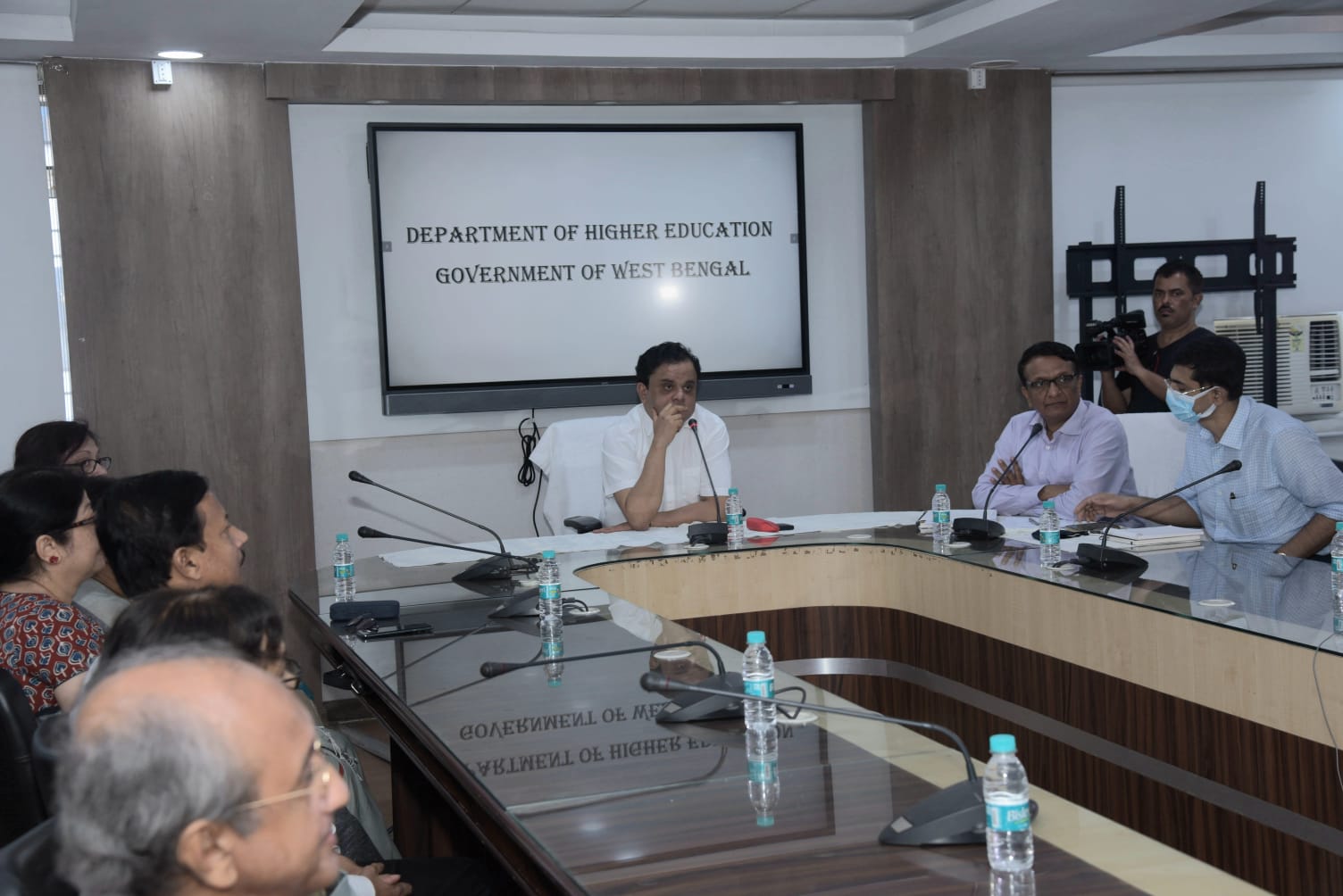 স্নাতকে কেন্দ্রীয়ভাবে অনলাইনে ভর্তি প্রক্রিয়ায় মুখ্যমন্ত্রীর অনুমতি নিয়েই সিলমোহর শিক্ষা দফতরের