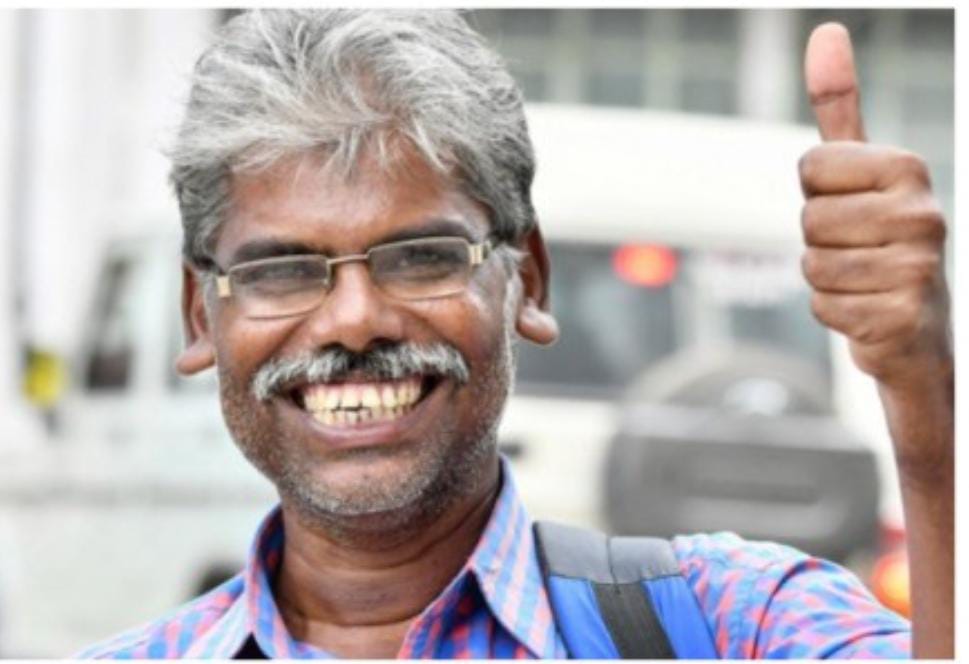 শেখার কোনও বয়স হয় না। তা প্রমান করেছেন ৫২ বছর বয়সের প্রদীপ হালদার।