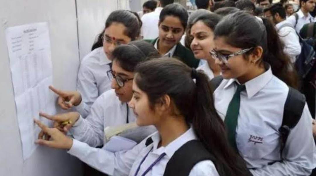 উচ্চমাধ্যমিকে প্রশ্নপত্র সহজ তবুও ফেল লাখ খানেক পরীক্ষার্থী
