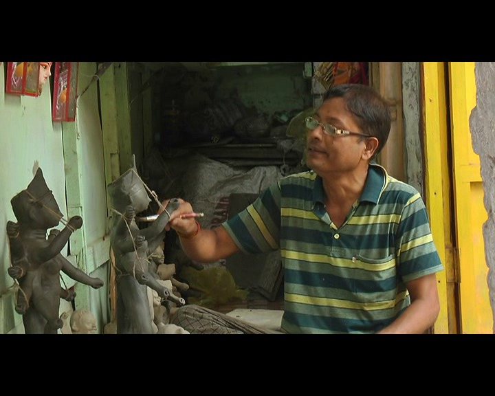 দুর্গাপুজোর কাউন্টডাউন শুরু হয়ে গেছে। হাতে মাত্র 100 দিনের মতো সময় বাকি।