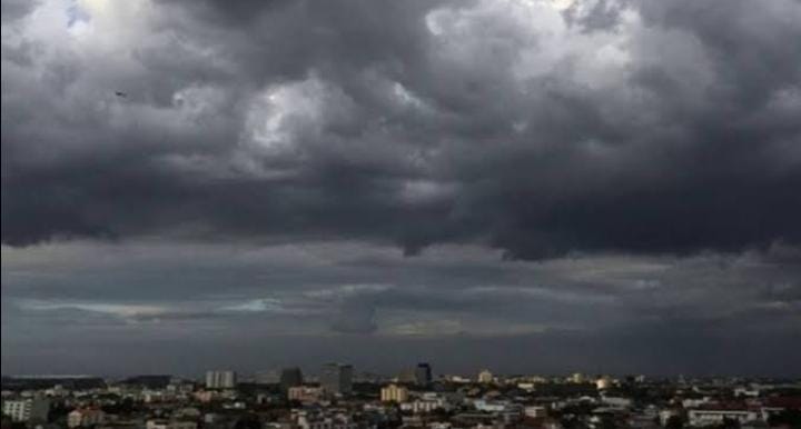 উত্তরবঙ্গে ভারী বৃষ্টিপাত। দক্ষিণবঙ্গে বিক্ষিপ্ত বৃষ্টিপাত।পূর্বাভাস সোমবার পর্যন্ত।