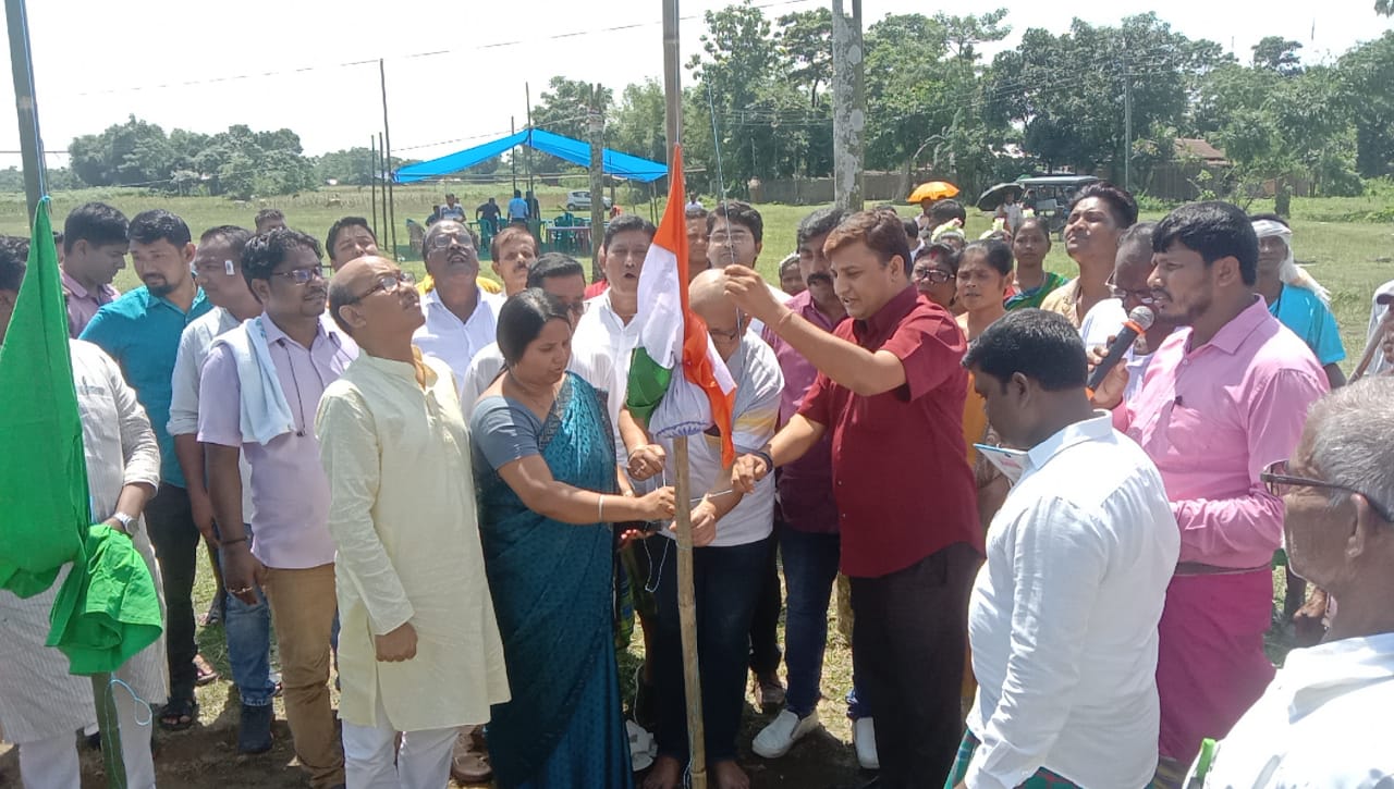 হুল উৎসবে সামিল আলিপুরদুয়ার জেলা প্রশাসন