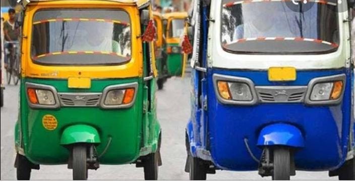 কলকাতার বুকে এবার নীল সাদা অটো ছুটবে। সেই পরিকল্পনা নিচ্ছে পরিবহন দফতর।