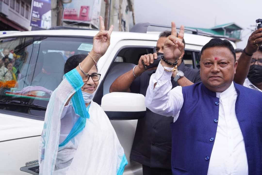 রাজনীতির পাকদন্ডী পেরিয়ে ফের পথ চলা শুরু জিটিএ-র। মুখ্যমন্ত্রীর উপস্থিতিতে মঙ্গলে শপথ