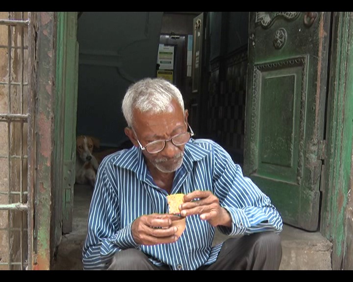 গিরিশ ঘোষের পাড়ায় রামকৃষ্ণ। খিদে মেটাতে ভিক্ষাবৃত্তি নয়, খেটে খেয়ে বাঁচার ওপর বিশ্বাসী রামকৃষ্ণ বিশ্বাস